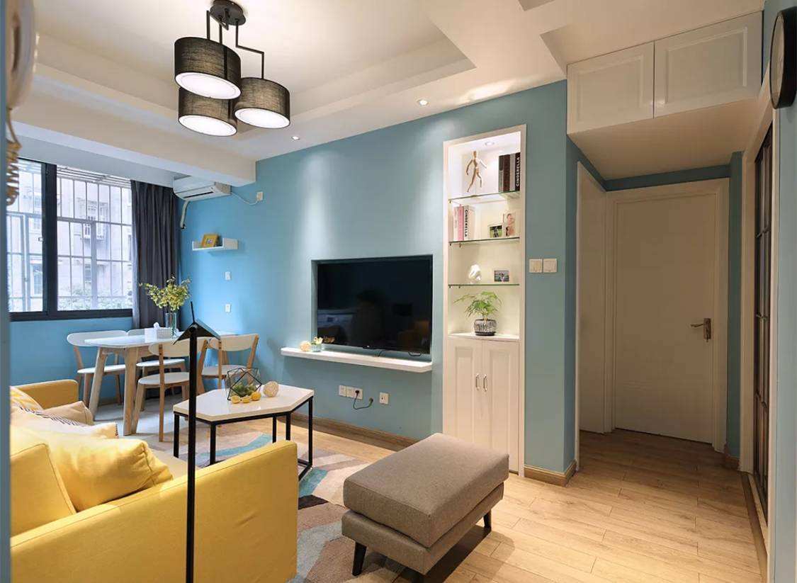 客厅只有30平怎么装修显大,小面宽客厅怎么装修