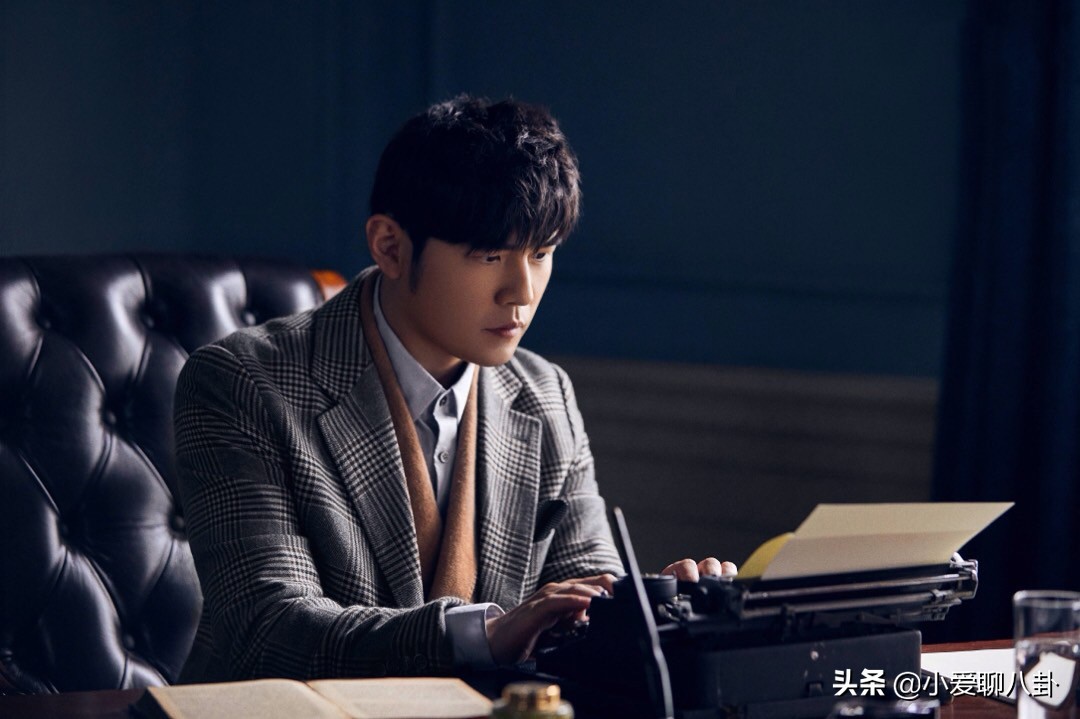 杰伦帮粉丝遛狗,请粉丝小学生吃饭