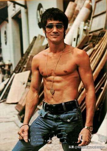 功夫之王李小龙到底有多强,世界上最牛的功夫巨星李小龙