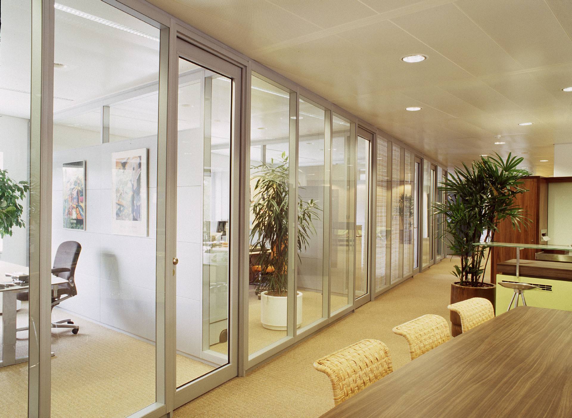 玻璃办公室隔断多少钱一平方,玻璃隔断办公室怎么选