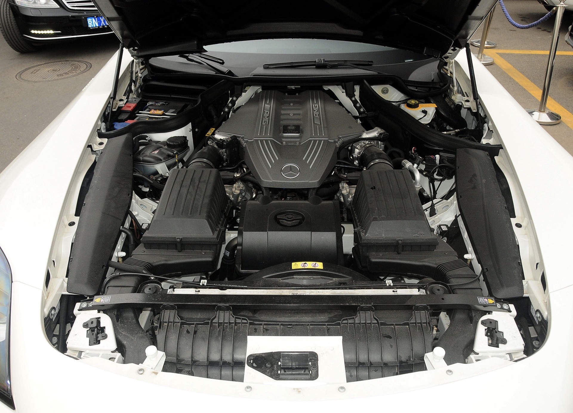 奔驰sls鸥翼门高燃视频,鸥翼门的绝唱奔驰slsamg