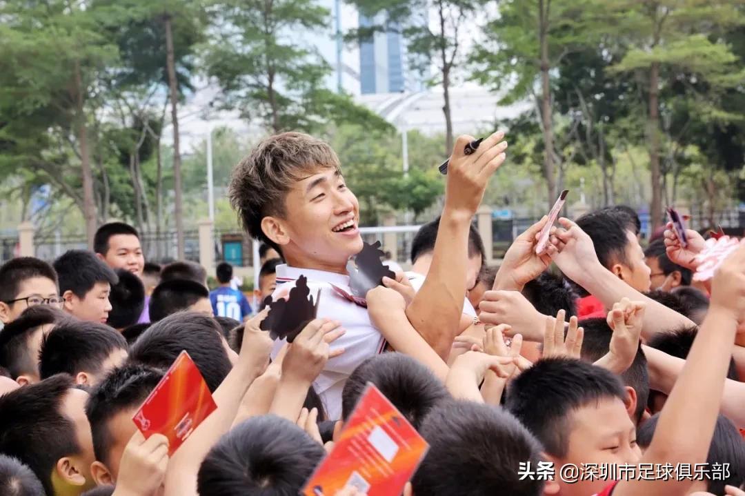 深足校园嘉年华·皇岗小学站：孙可张源戴伟浚“大战”小学生