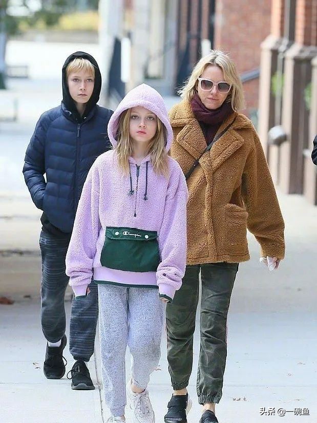 一个十几岁男孩的逆天颜值,中国12岁的逆天颜值