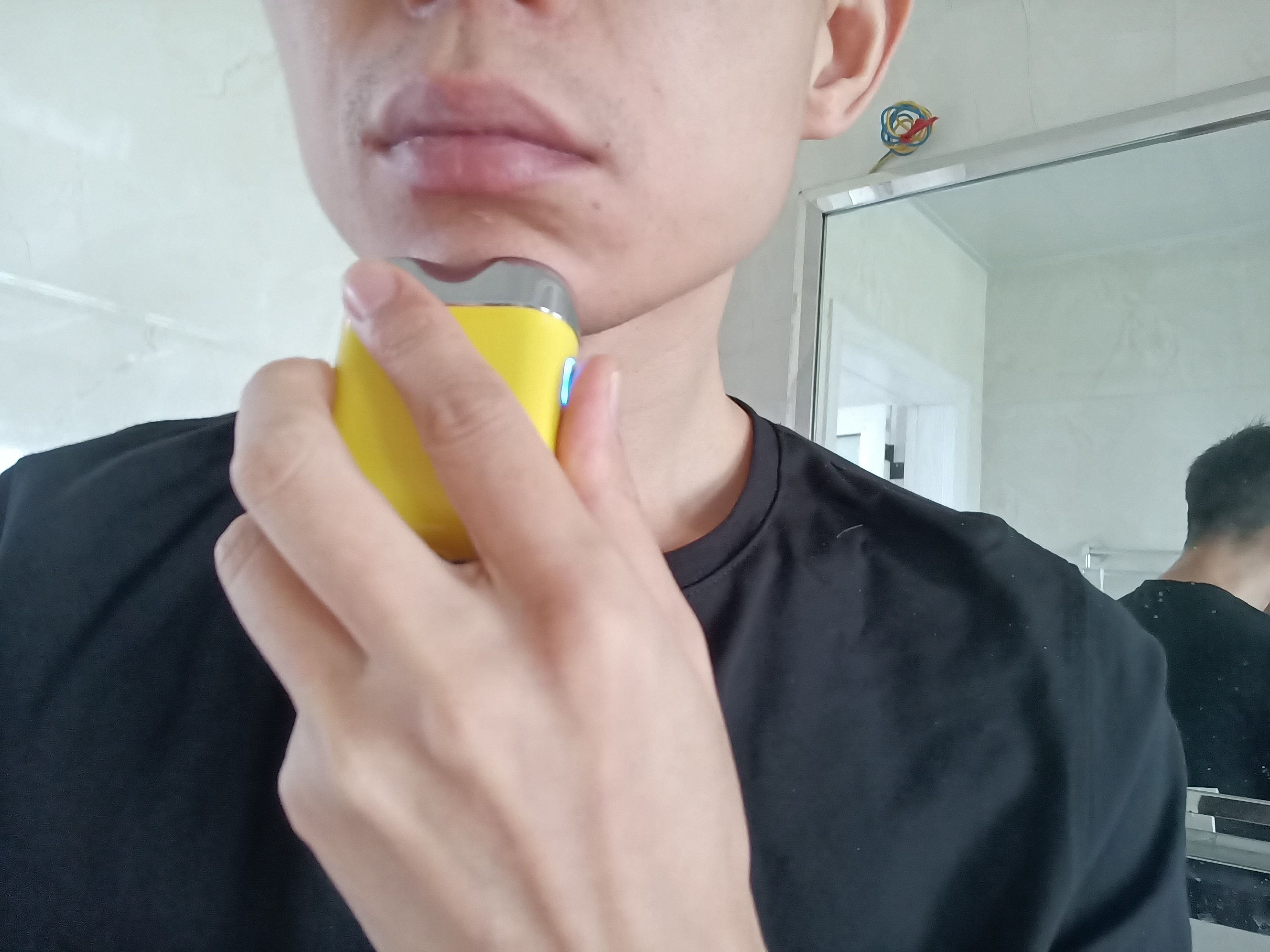 须眉潮玩家剃须刀r2 (须眉便携式剃须刀测评)