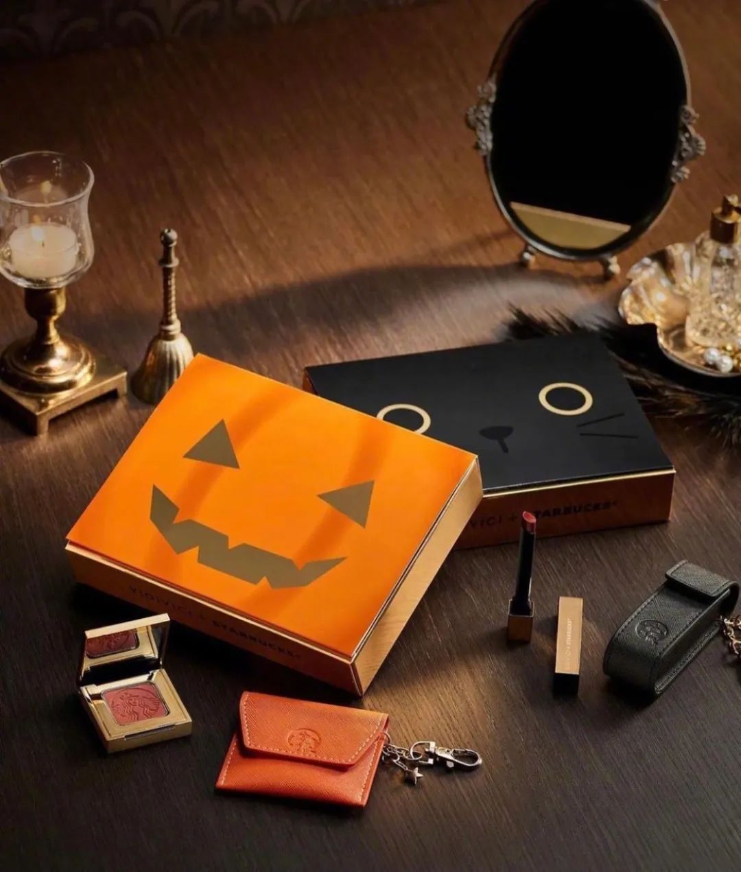 卡姿兰x必胜客的“下午茶”主题彩妆包装,梦回爱丽丝