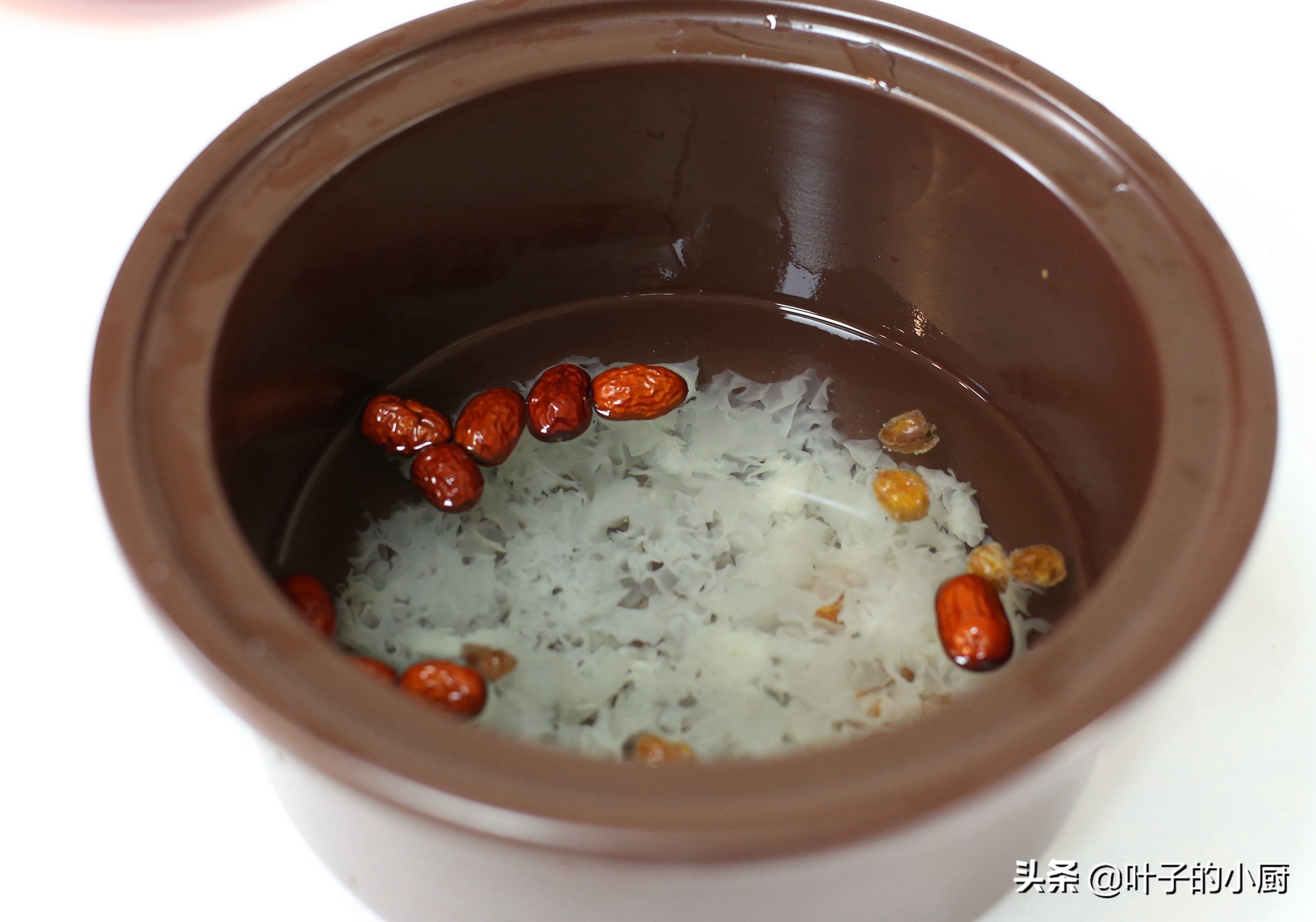 高压锅炖银耳汤要多久才有胶质,红枣枸杞桂圆银耳汤怎样煮出胶质