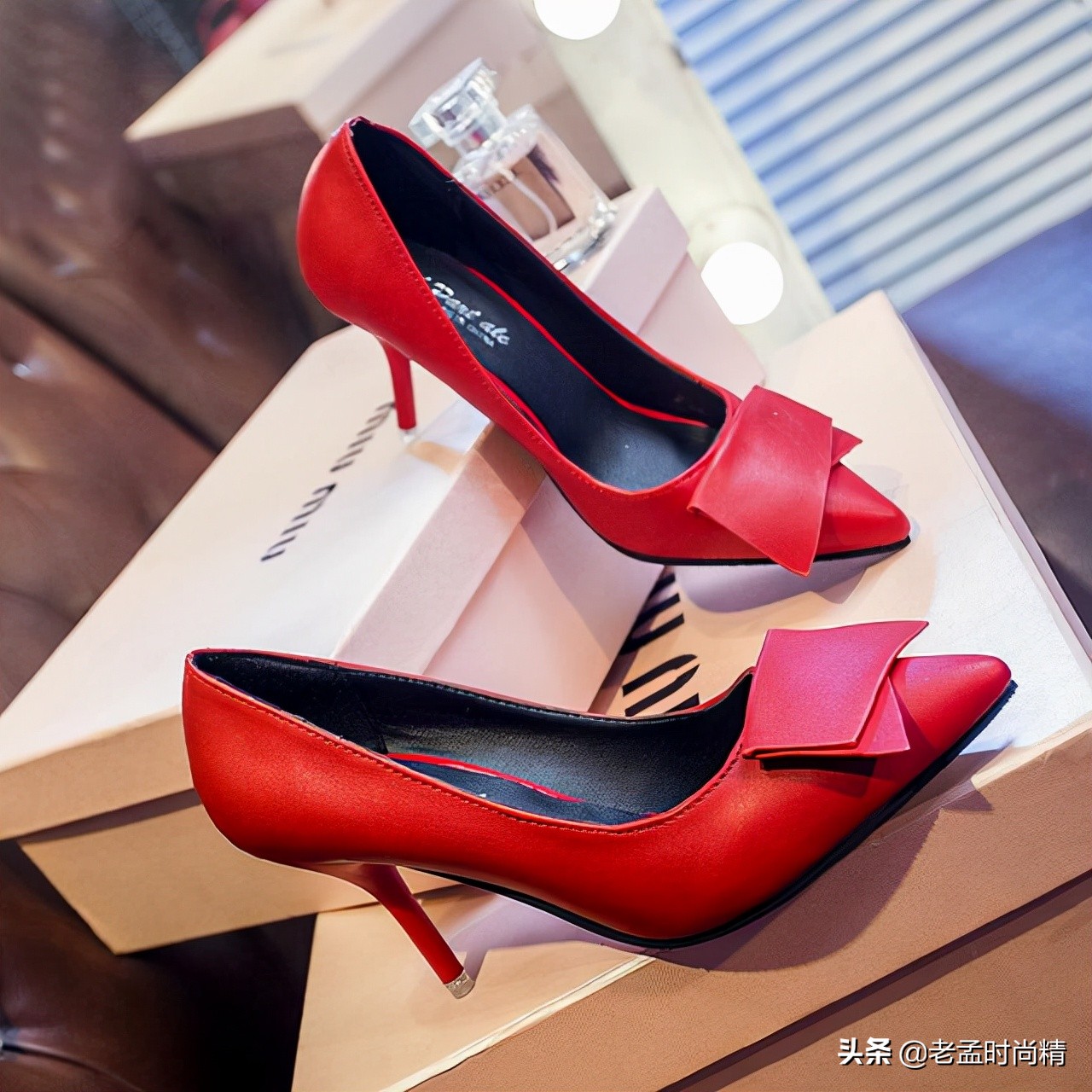 尖头的高跟鞋优雅又时尚,blingbling的蝴蝶结高跟鞋