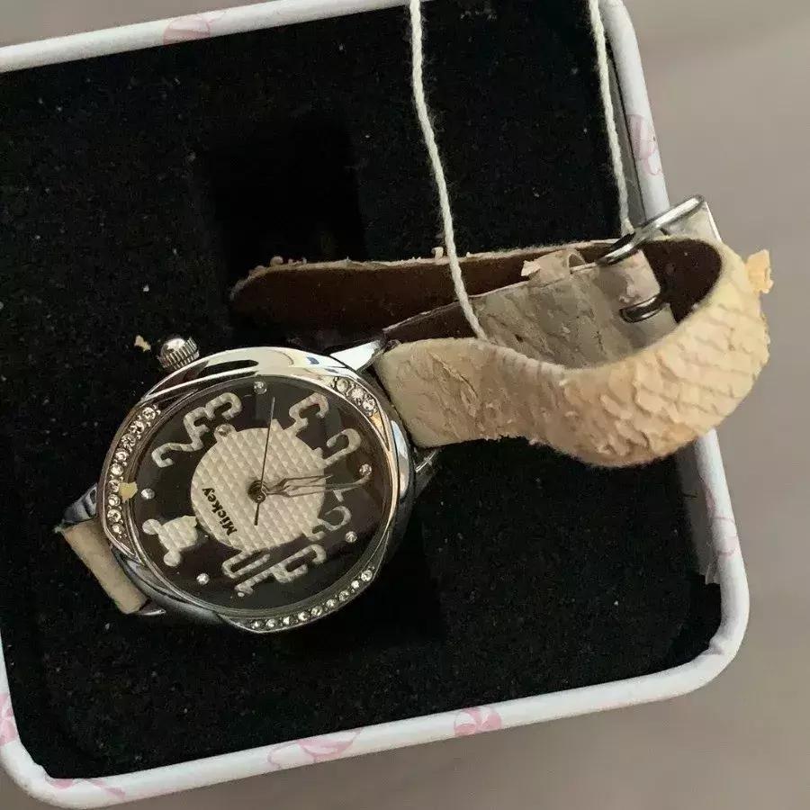 太气人！青岛一小伙网购二手苹果手表，竟收到四个苹果和…