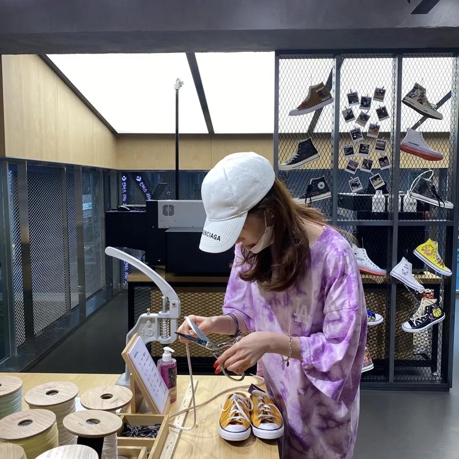 韩国帆布鞋穿搭,最近流行的帆布鞋怎么穿鞋带