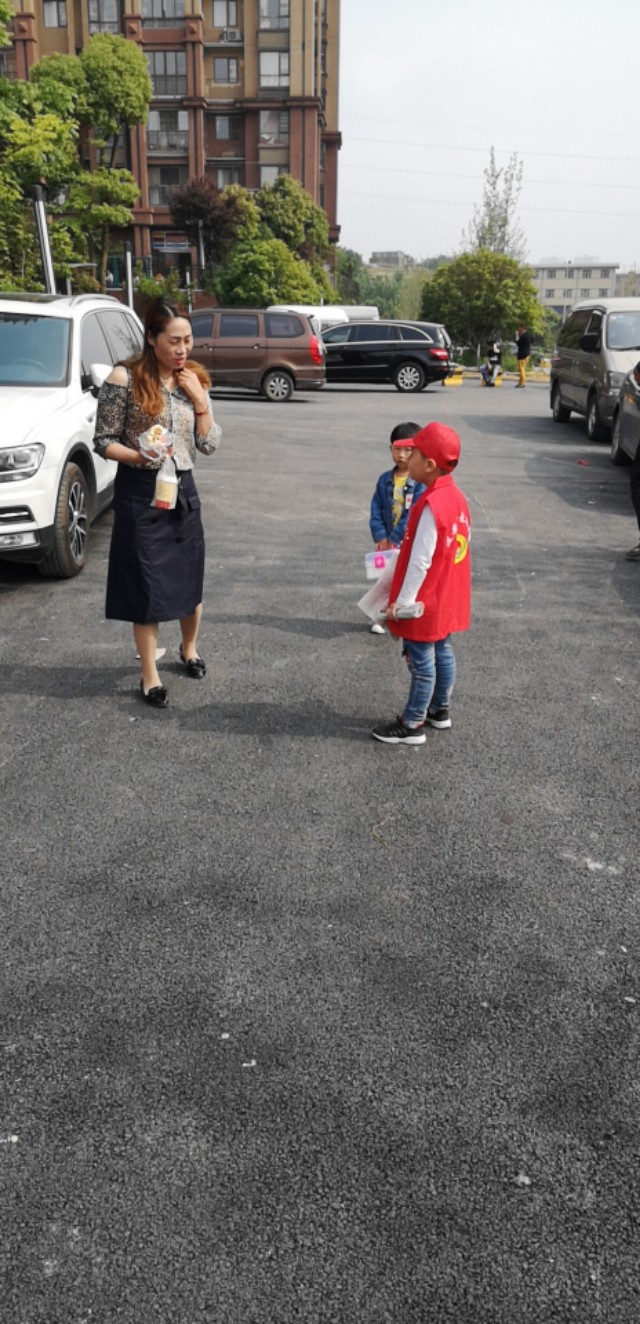 小小卖报员,卖报纸的小书童