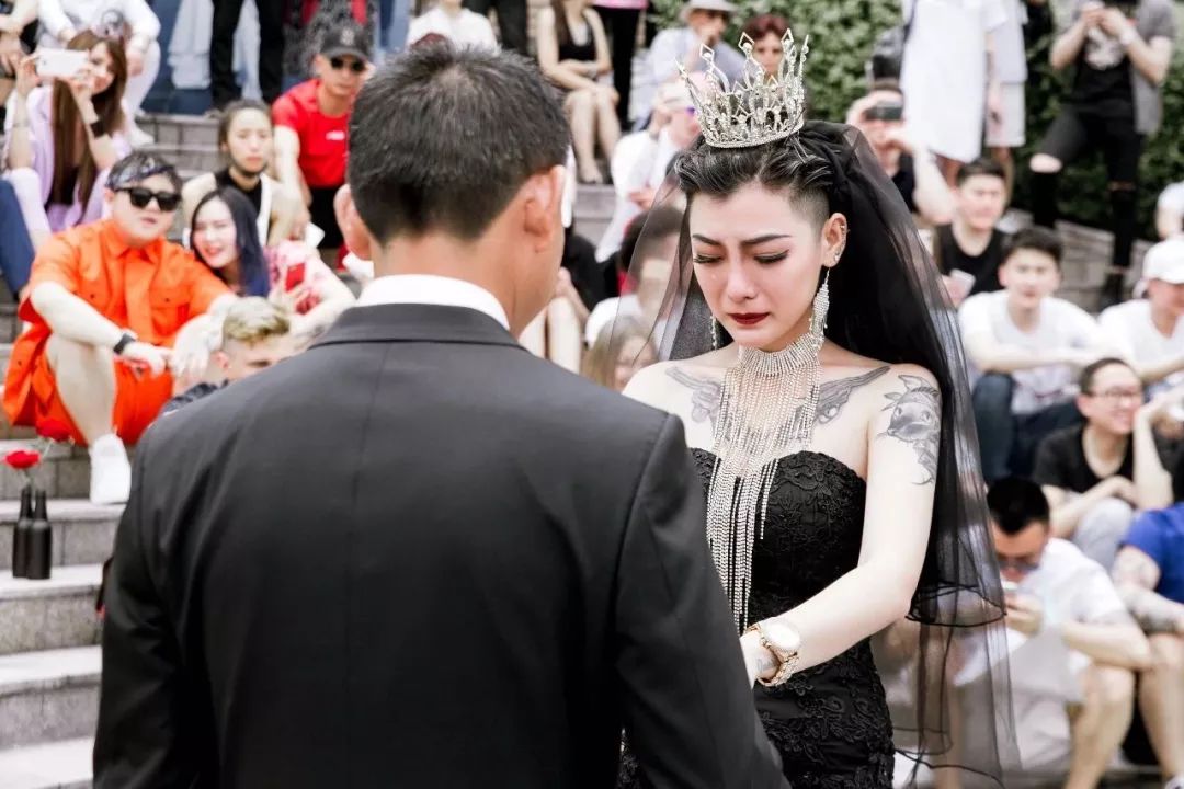 韩商言佟年婚礼“曝光”：get这几点，四舍五入也算嫁给李现了