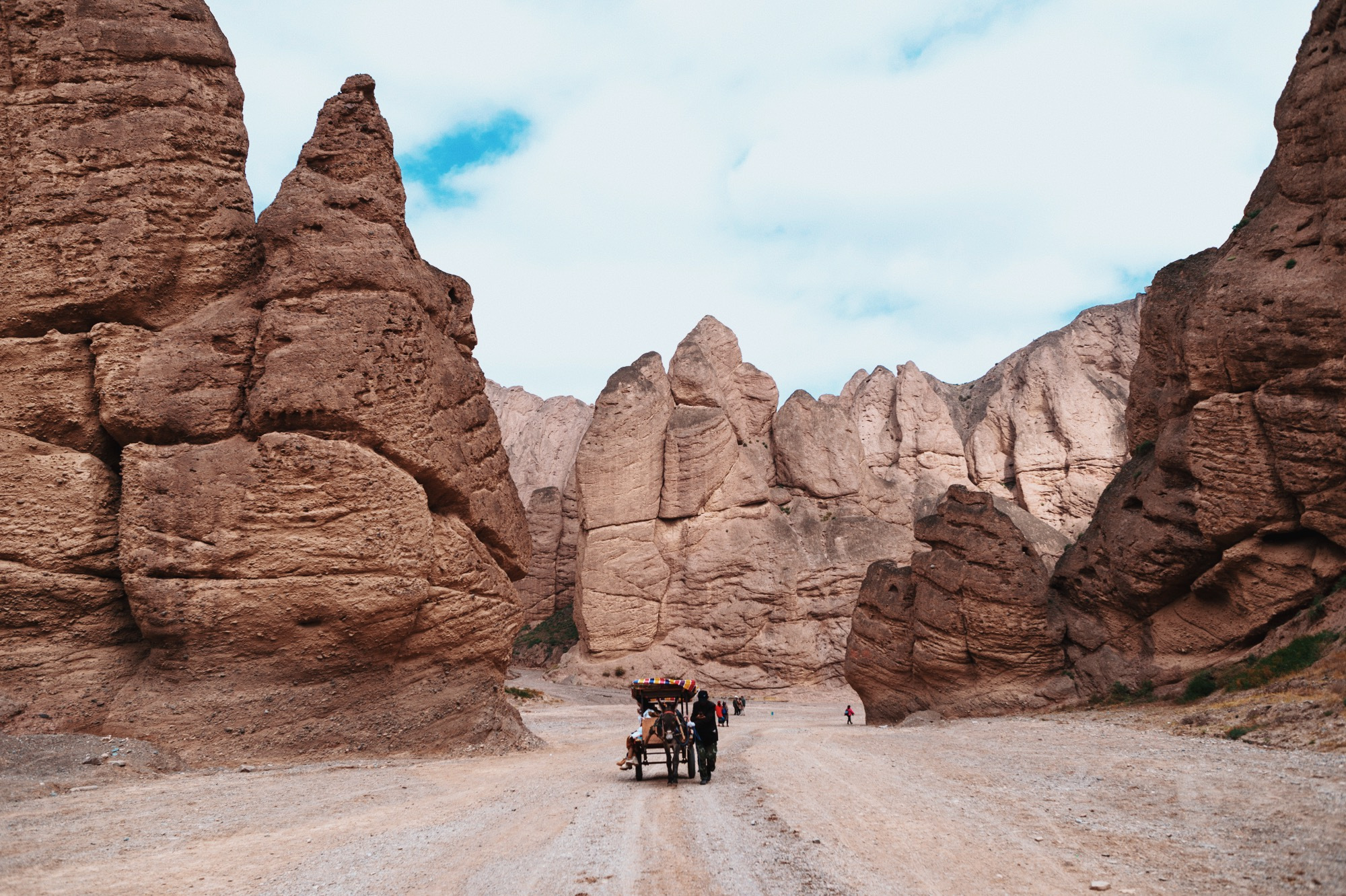 甘肃白银黄河石林，比云南石林更为壮观，堪称“中华自然奇观”