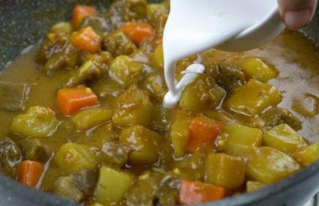 牛肉可不可以不焯水直接烧,咖喱牛肉的做法最正宗的做法