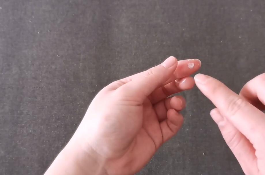 手指被502粘住了已经硬化了怎么办,502胶水倒在了手指上怎么去除干净