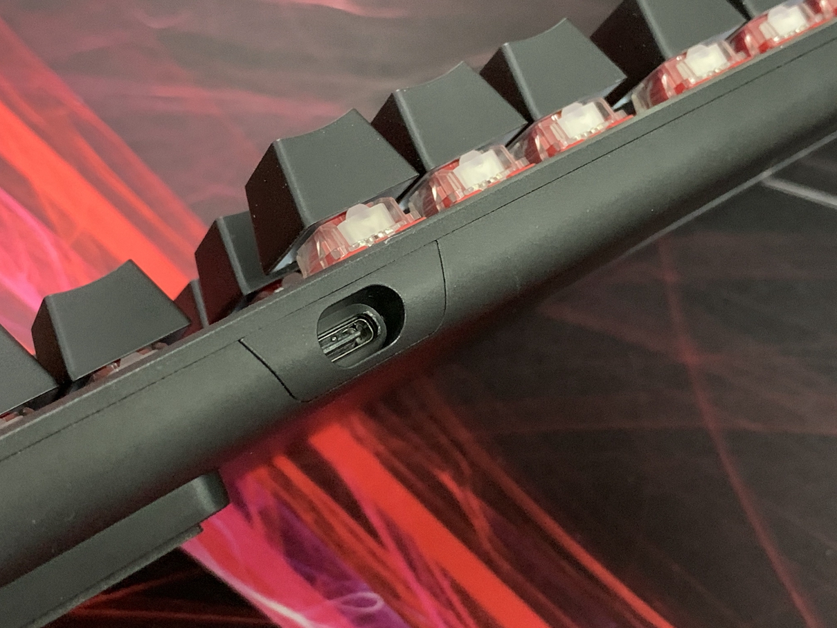 手感最好的红轴机械键盘,游戏键盘青轴和红轴有什么区别