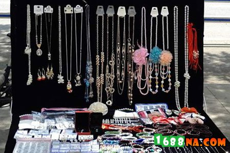 摆地摊经验摆地摊卖什么最吸引人,摆地摊技巧摆地摊什么最好卖