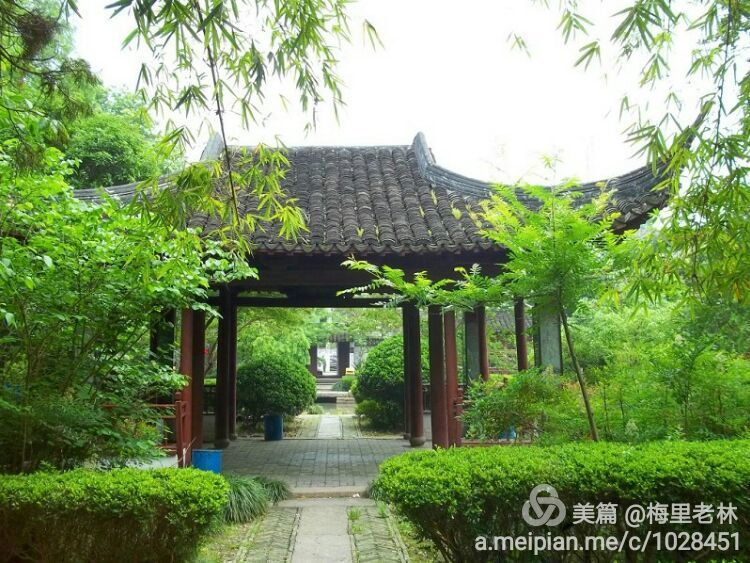 王店古称梅里，始建于五代后晋天福年间，距今有1000多年（2）。