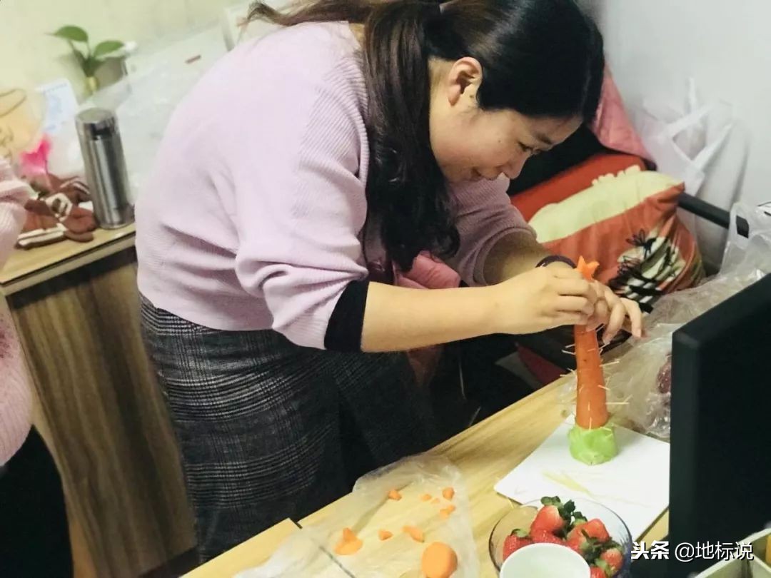 公司圣诞这样过！广告人把水果玩出花~