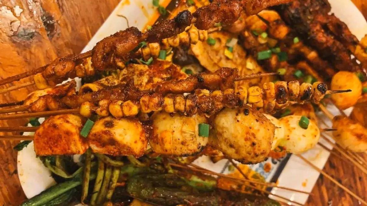 成都一家几十年老街地道烧烤,老街烧烤多少钱一个