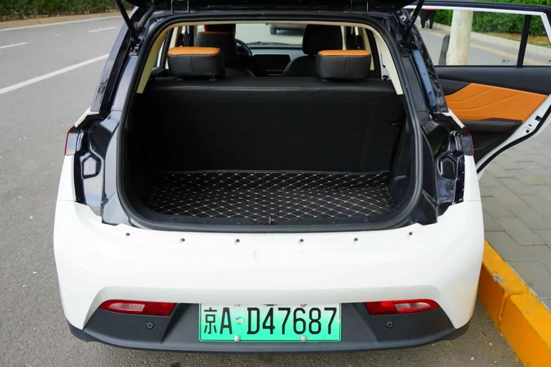 新特DEV1试驾体验：续航300落地7万，不靠补贴也能打？