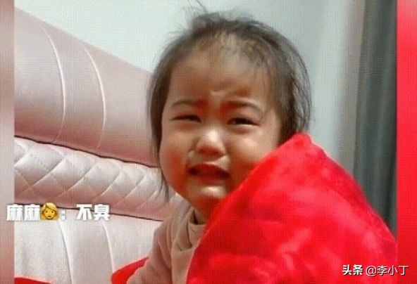 女儿哭诉“被窝太臭”走红网络，妈妈：我是第一个因为放屁成网红