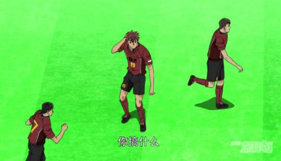 柯南跟小哀看球戴帽子,柯南和小哀讨论小兰