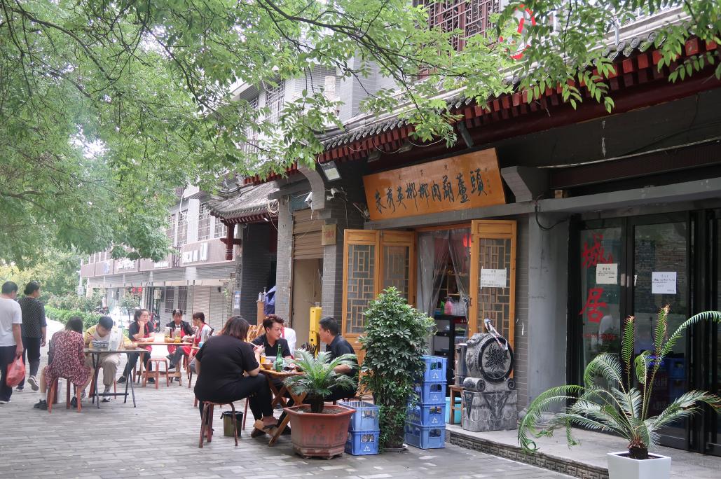 西安正宗小吃街是回民街吗,西安正宗本地小吃街回民街