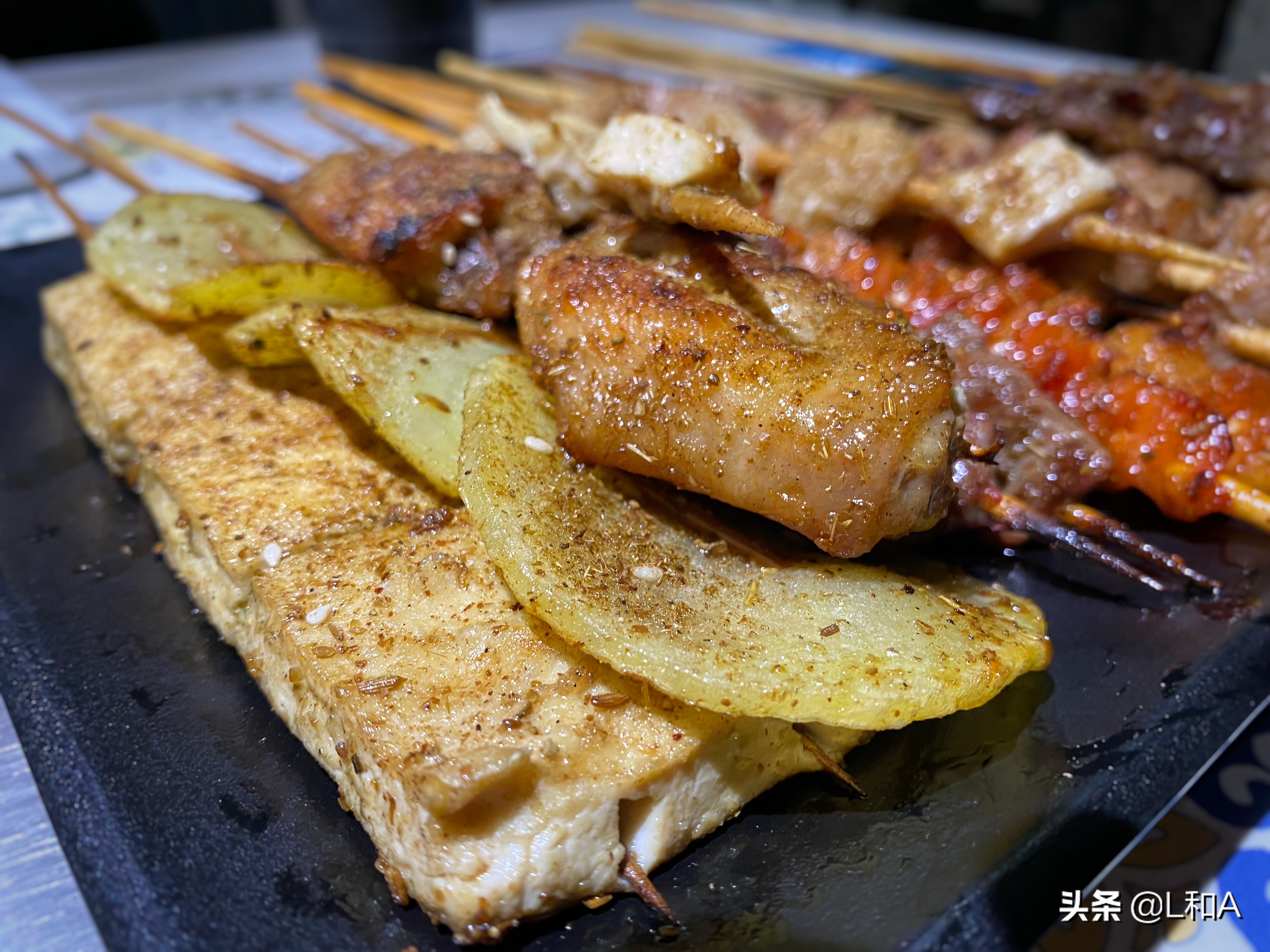 上海：桥梓湾的烧烤，青浦邻里们深夜光顾，猪脑煲吃到发出猪叫声