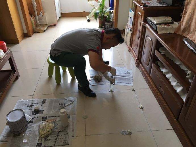 瓷砖空鼓重贴如何返工,磁砖空鼓修复无需经验