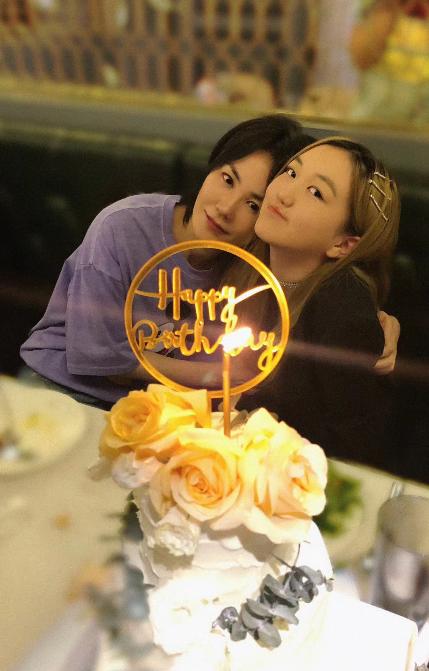 16岁李嫣近况模样大变,13岁李嫣罕见晒与闺蜜合照