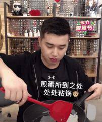 李佳琦再掉好感!老烟民形象曝光后，直播间里跟杨幂开黄腔