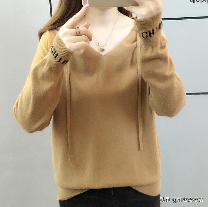 2020元旦韩国发布的新款毛衣款，再次流行休闲款，主题细节带个性