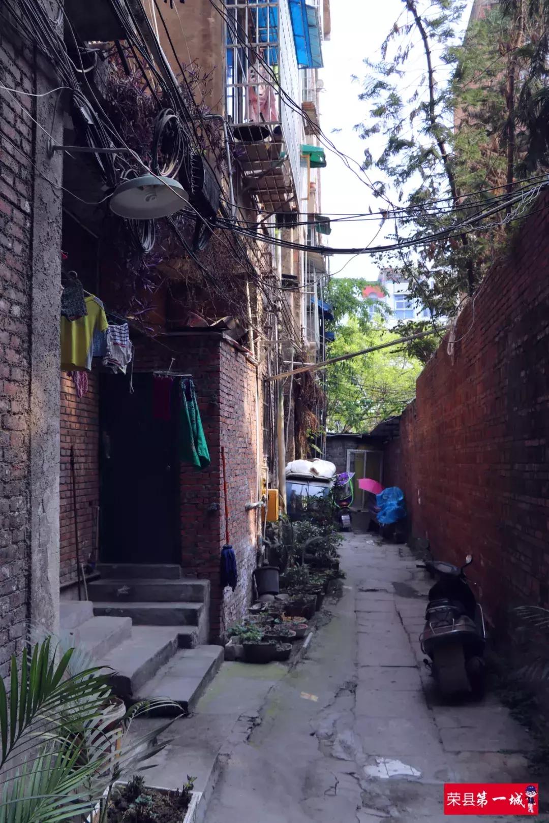 荣县北街，我们从未嫌弃过你...