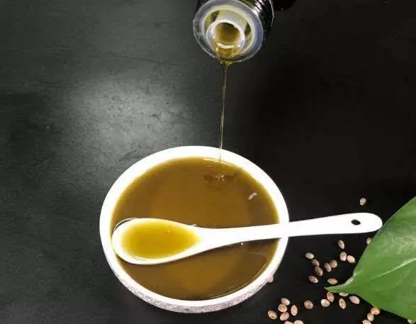 巴马长寿老人长期吃的什么油,巴马老人常年服用哪种油