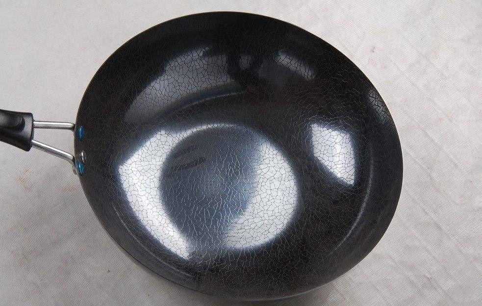 铁锅的锅底锈怎么清理,铁锅锅底黑清洗妙招