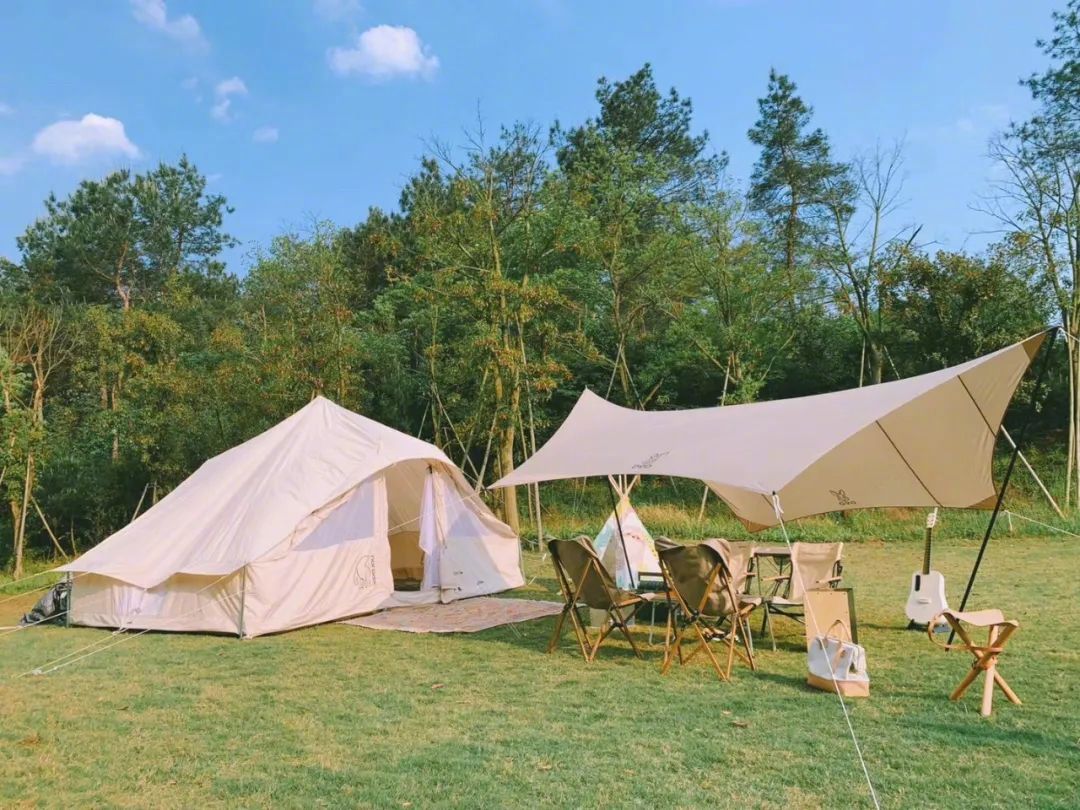 露营这阵风刮得太猛了,组团睡野地到底爽在哪里?