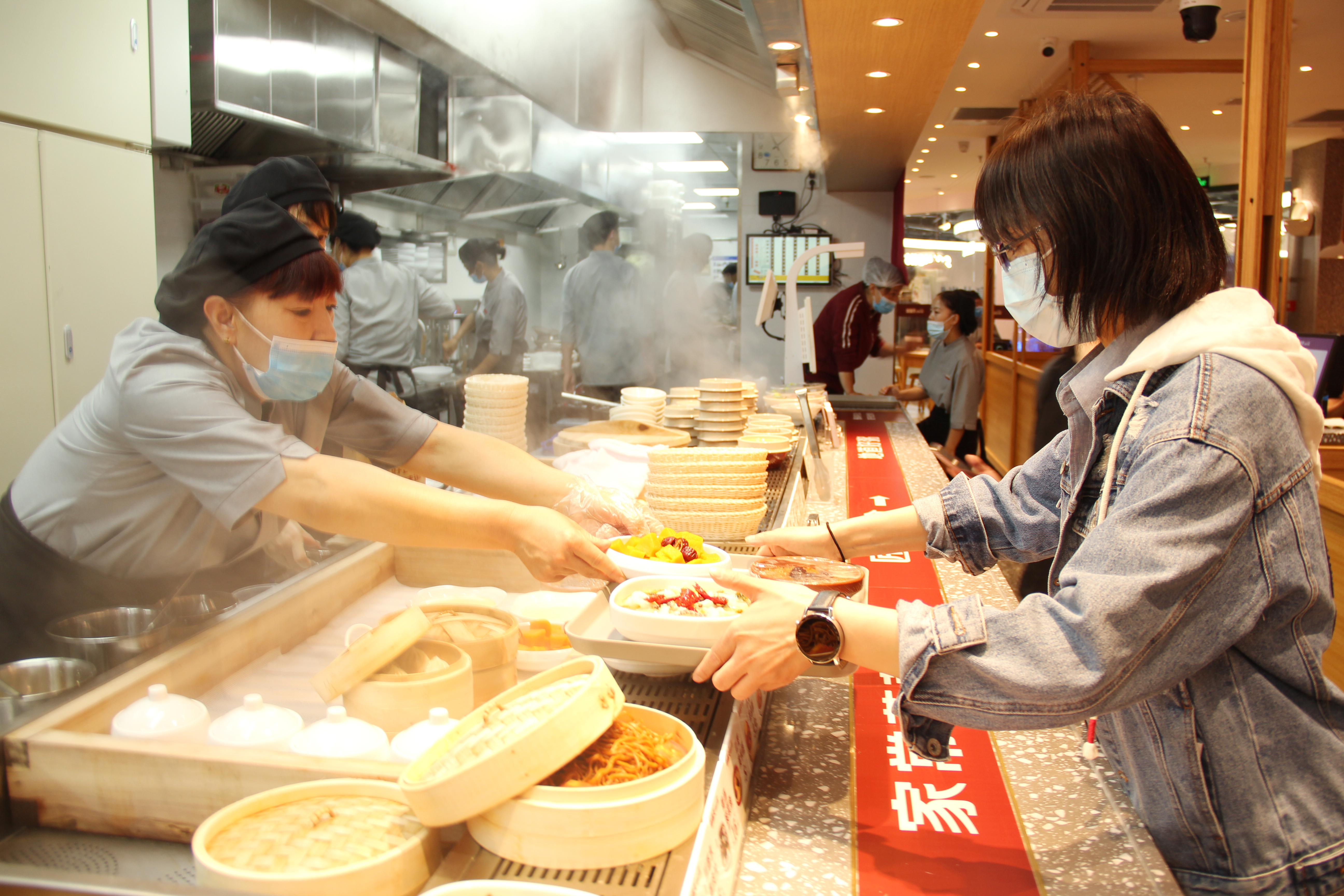 “谷连天·邻家小厨”国庆节上热搜7天假期就餐突破5万人次登上石家*家庄**常菜热门榜