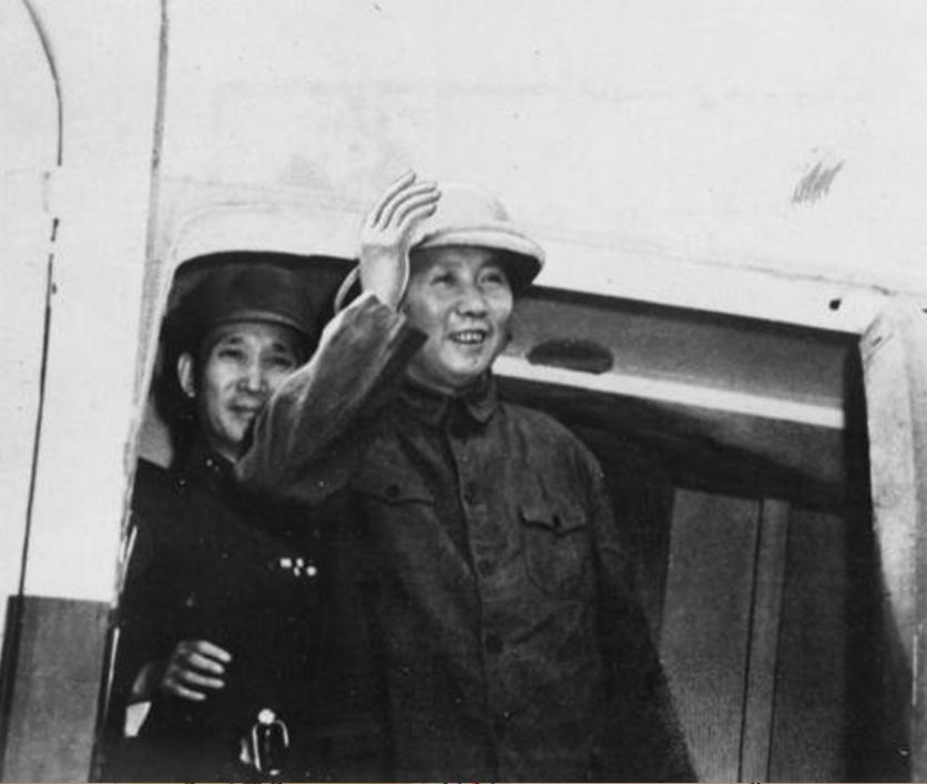 1945年重庆谈判，毛*东泽**停烟8小时，老蒋听闻：此人不可小视