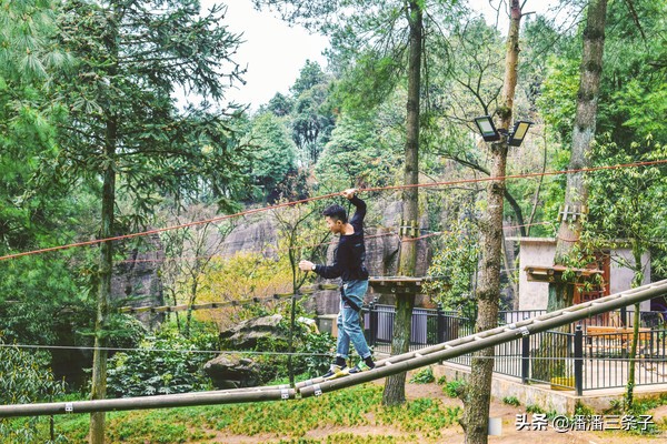重庆奥陶纪主题乐园真实视频,重庆玻璃栈道奥陶纪