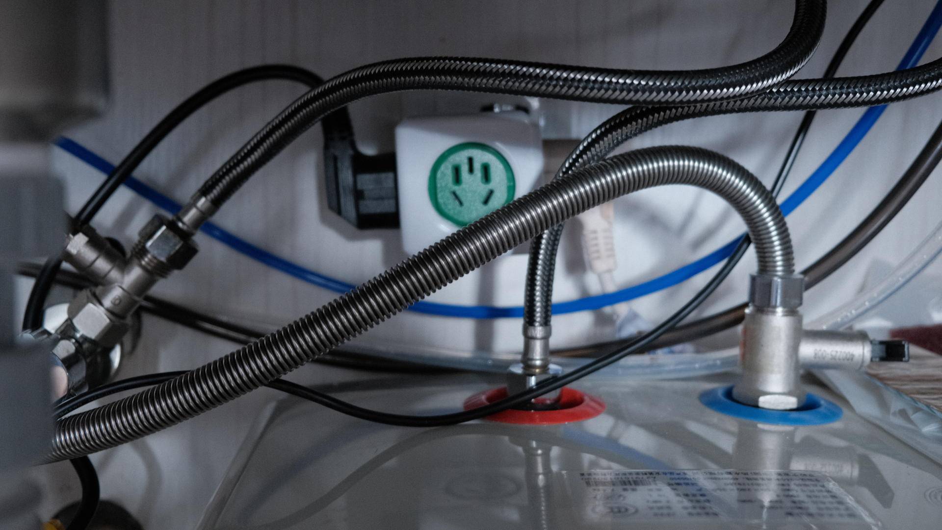 小厨房净水器空间巧妙利用,即热型小厨宝加装净水器的方法