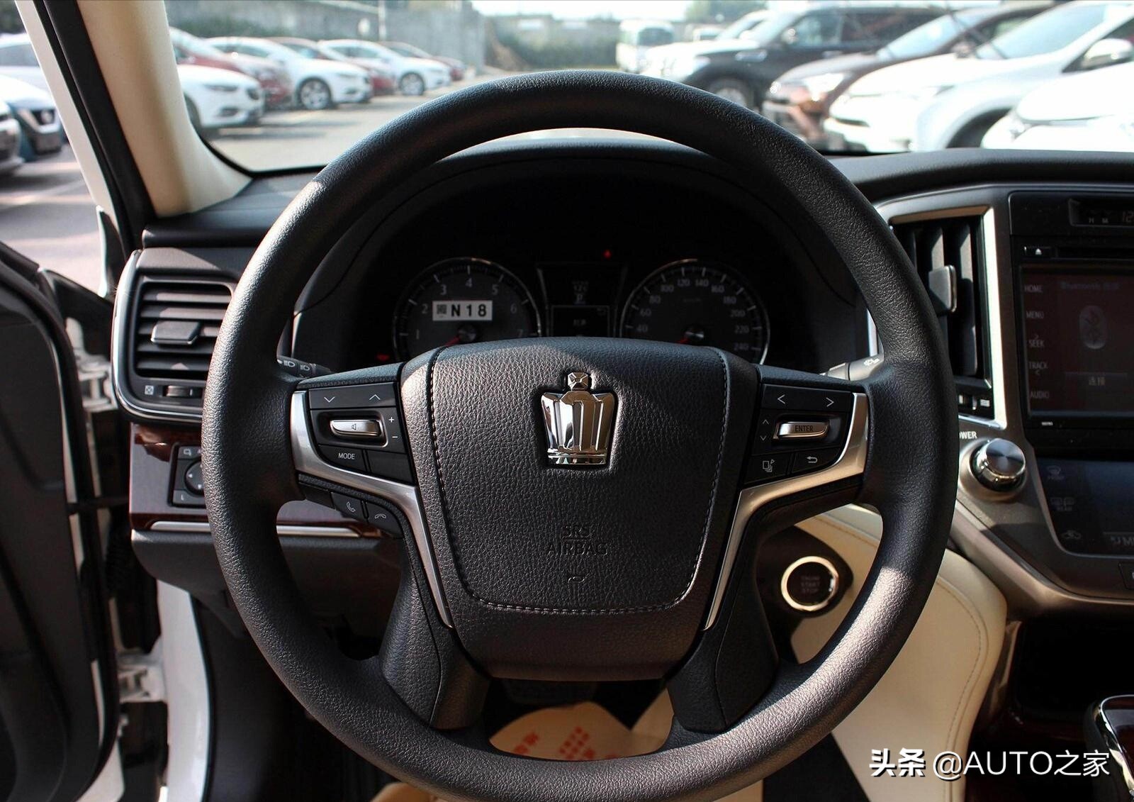 丰田皇冠四驱豪华版内饰,2022全新丰田皇冠效果图