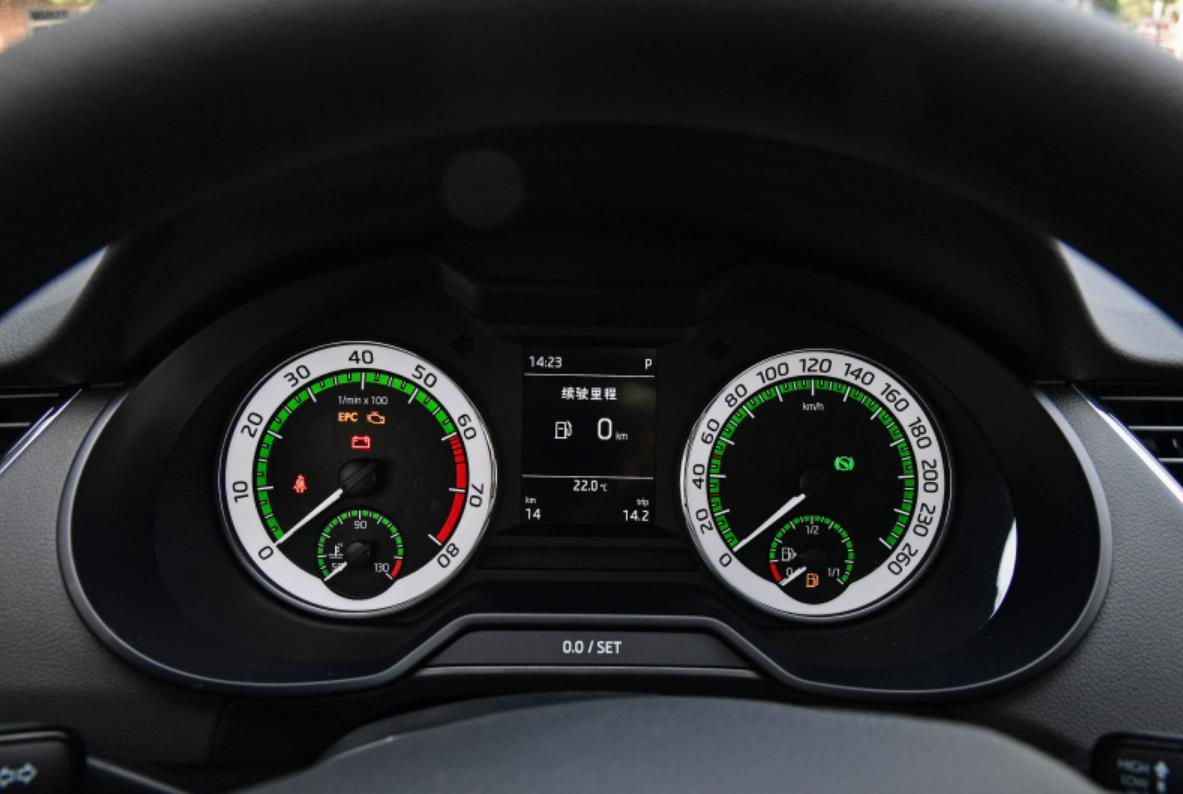 同重量的轿车和suv哪个省油,15万买强实力家用车买这4款准没错