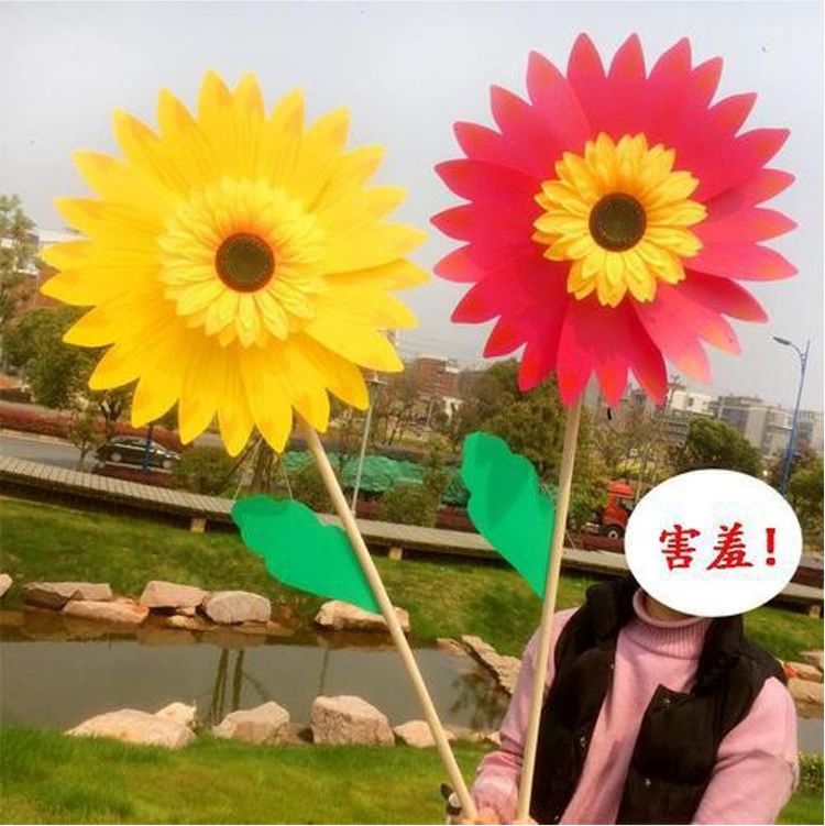 新春打卡重庆香水百合网红艺术节,坐小火车、玩玻璃滑道...