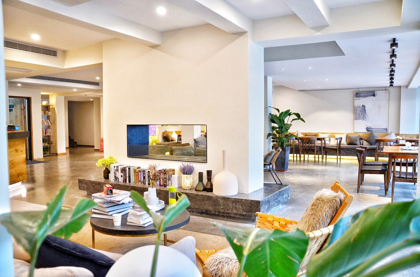 一座白楼，青山环绕，云卷雾舒～享受在莫干山野的娴静自由