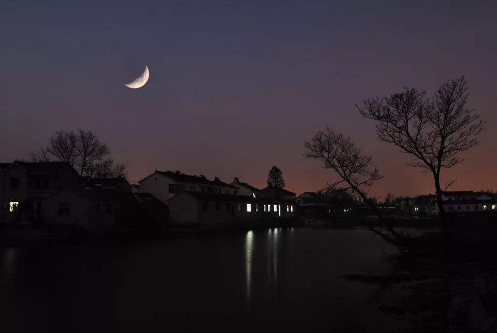 月光下的村庄作文六年级450,六年级上册小说作文月光下的村庄