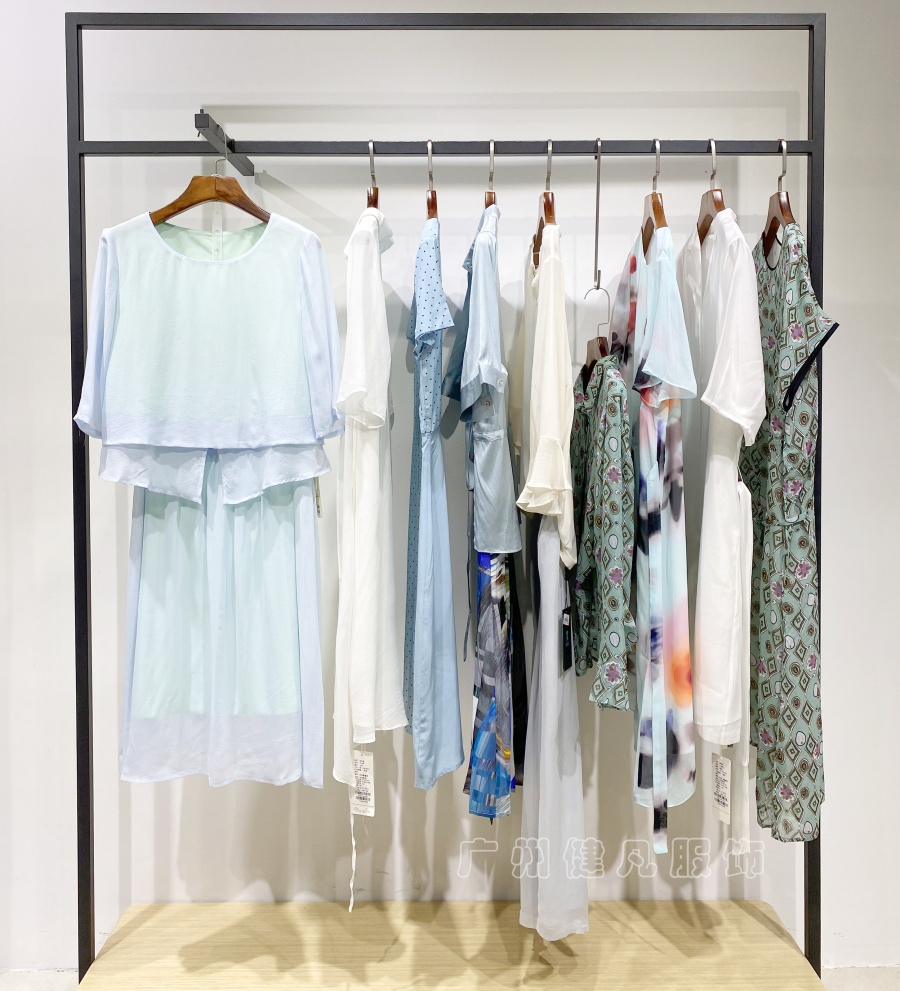 新手开女装店如何寻找货源,品牌女装折扣店怎样选货源