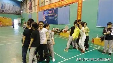 团建游戏的玩法,团建泡泡糖游戏的视频