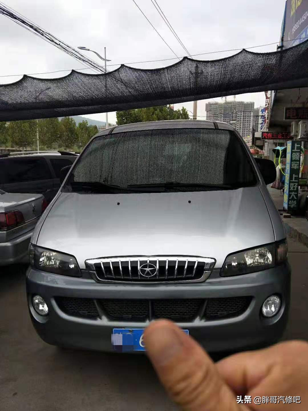 6年车龄的大型七座MPV价格冰点，比五菱大气多了就是费油