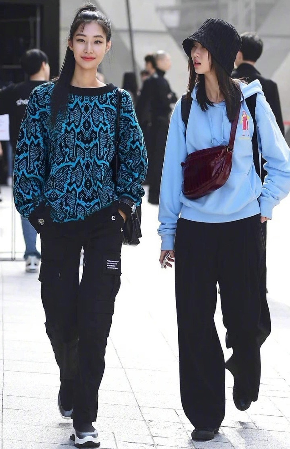 韩国女生冬天时尚穿搭街拍,韩国街拍美女惊艳的穿搭