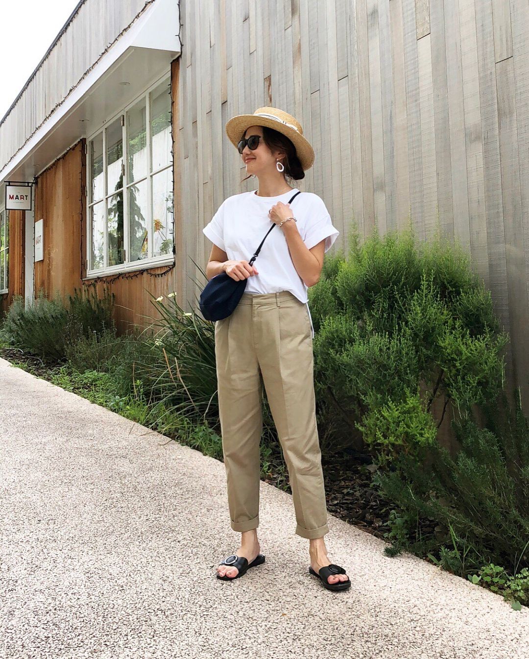 别人穿白T也时髦,为何自己穿像“睡衣”?这些搭配细节很重要